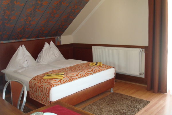 Hotel Pávai Szálloda